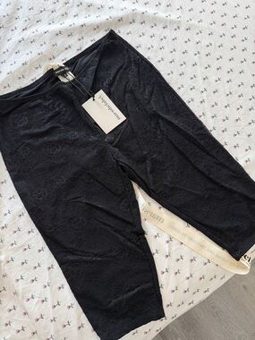 Marsthelabel Black Floral Lace Capri Pants